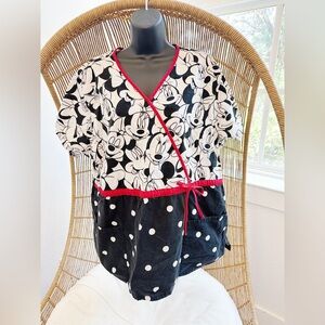 Disney Women’s Minnie Mouse Black Scrub All Over Print Scrub Top Size 2XL